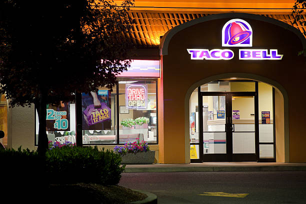 What are the hours of operation for Taco Bell